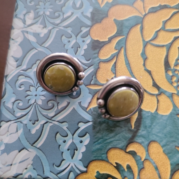 Vintage Earrings Sterling  Olive Green Stone Set In Silver Scandanavian Pierced - Picture 2 of 8